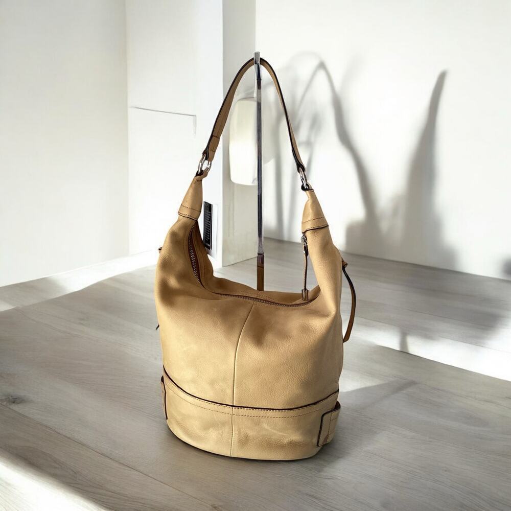 B Makowsky soft pebbled leather Bucket shoulder slouchy bag